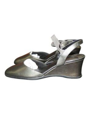 Life Stride Leanne Silver Metallic Comfort Wedges antifatigue size 9 Ankle Strap